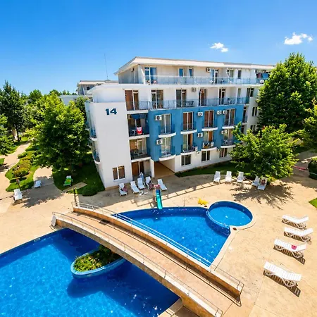 Sunny Day 3 - Pool And Chill
